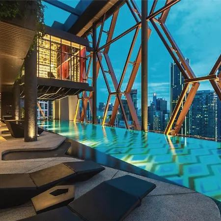 Scarletz Suites Klcc, Travelet
